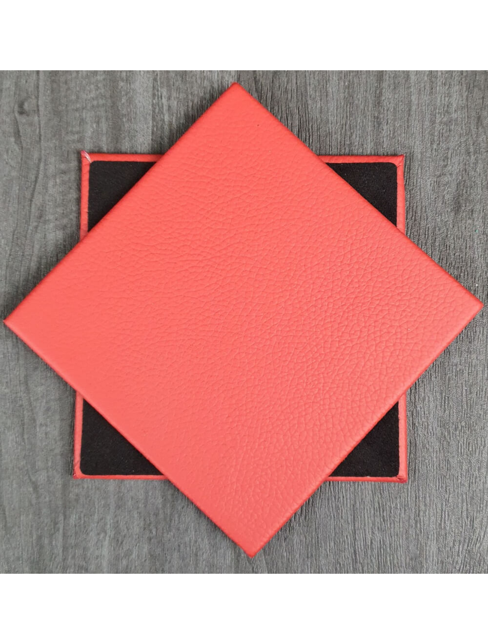 Poppy Shelly Leather Coaster- 10 cm SQ (artículo de venta)